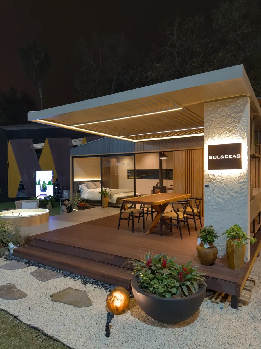 Terraza y deck de la Casa Modular ABITA en el stand de Expodeco