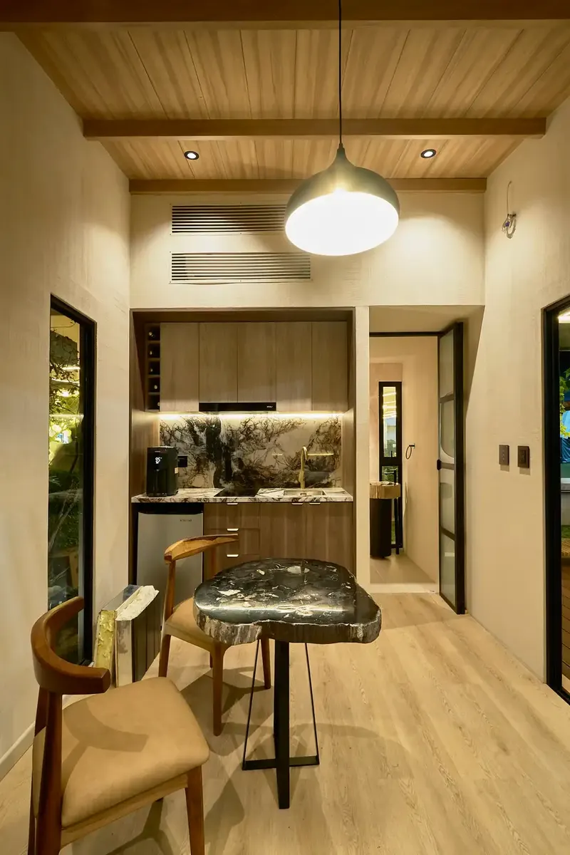 Cocina y barra de la Casa Modular ABITA exhibida en Expodeco